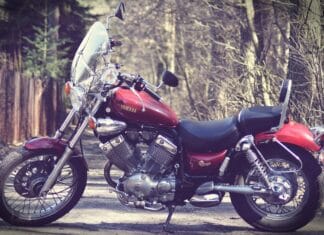 Bajaj czy Hero? Porównanie dwóch indyjskich potęg